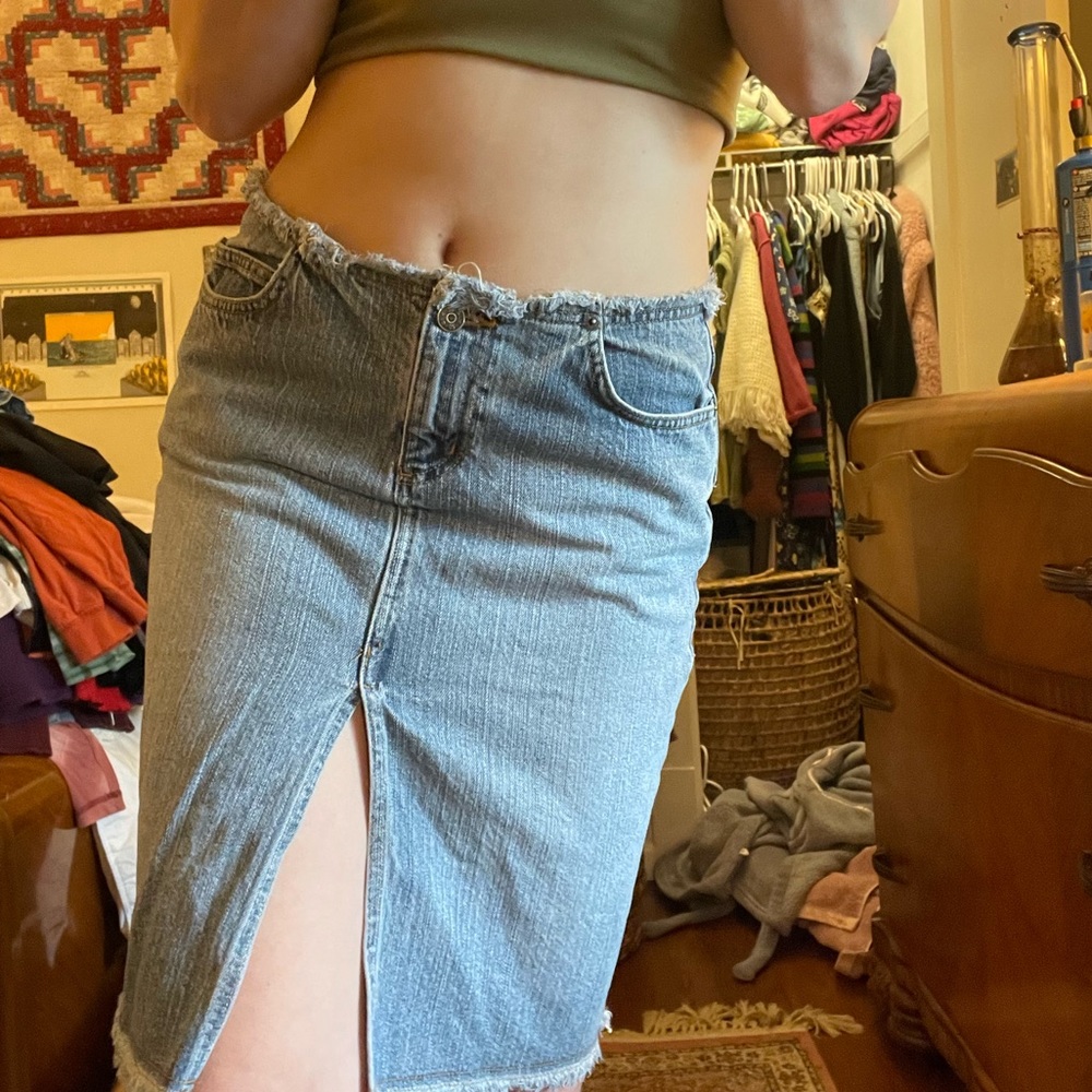 Vintage denim knee length skirt. 🦋🧢💙💙💙💙